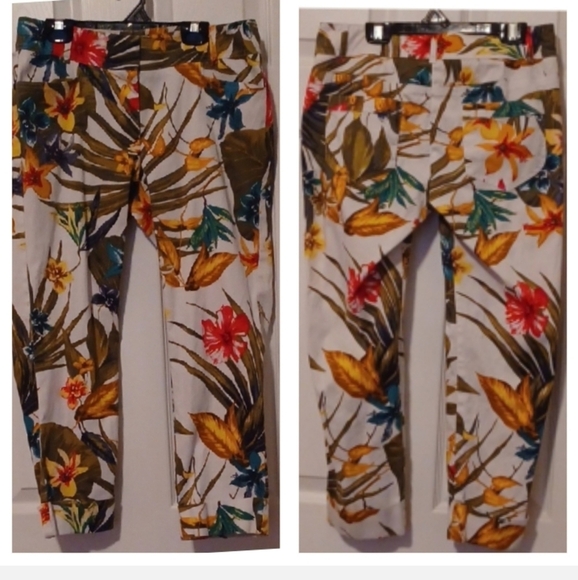 🌺Cache Multicolor Leaf Print Pants - Picture 9 of 9